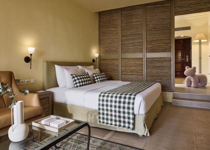 rithymna_beach_classic_family_room_garden_view_1