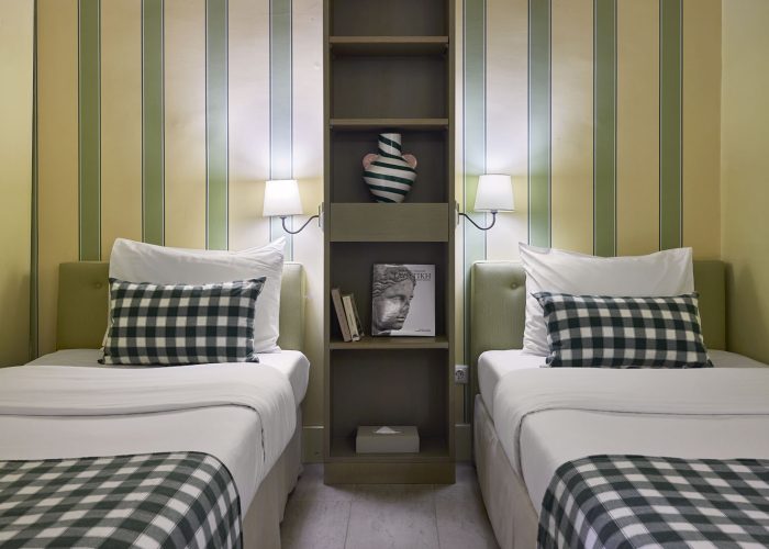 rithymna_beach_classic_family_room_garden_view_3