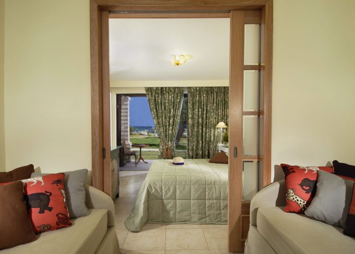 rithymna_beach_classic_family_room_seafront_1