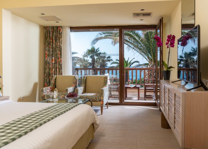 rithymna_beach_classic_family_room_seafront_2