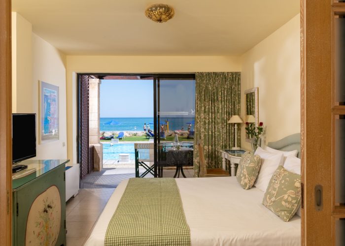 rithymna_beach_classic_family_room_seafront_3